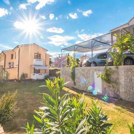 Apartamento Dujmovic With Terrace Baška