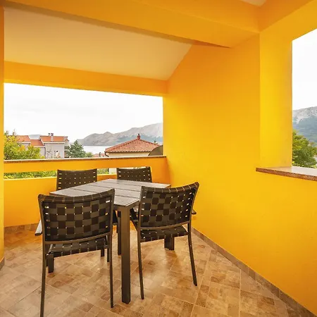 Apartamento Dujmovic With Terrace Baška