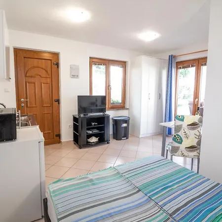 Dujmovic With Terrace Apartman