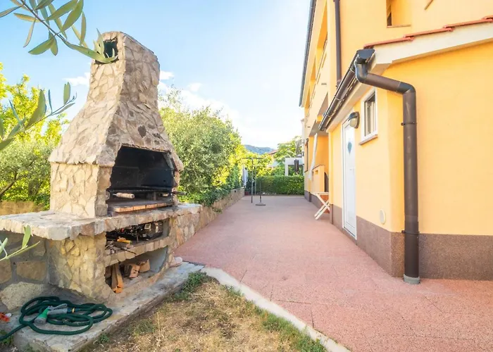 Dujmovic With Terrace Apartmán *