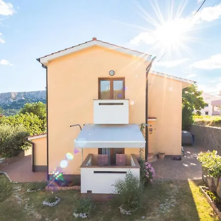 Dujmovic With Terrace Apartmán
