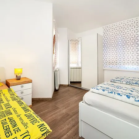 Dujmovic With Terrace Apartmán